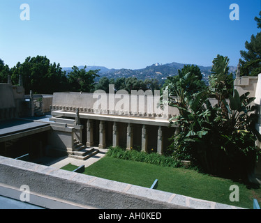 Hollyhock House / Aline Barnsdall House, 4808 Hollywood Boulevard, Los Angeles, 1919-1921. Garten Hof. Stockfoto