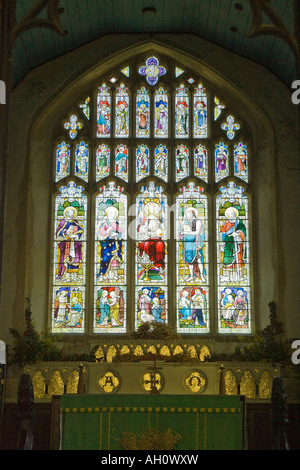 Ostfenster der Altarraum der Pfarrkirche St. Mary in Pakenham, Suffolk, UK Stockfoto