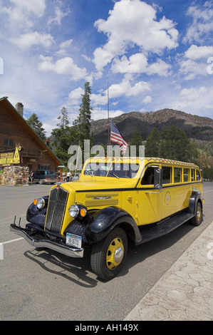 Yellowstone-Tour-Bus außerhalb Pahaska Tipi Buffalo Bills Jagd lodge Wyoming-Vereinigte Staaten von Amerika-usa Stockfoto