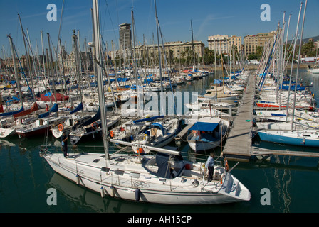 Segelboote an der Moll De La Fusta Port Vell Barcelona Spanien Stockfoto