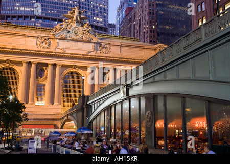 PERSHING SQUARE CAFÉS GRAND CENTRAL TERMINAL (© WARREN & WETMORE 1913) FORTY SECOND STREET MANHATTAN NEW YORK CITY USA Stockfoto