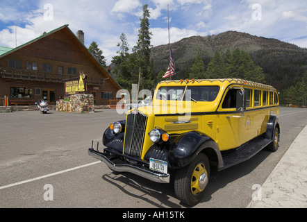 Yellowstone-Tour-Bus außerhalb Pahaska Tipi Buffalo Bills Jagd lodge Wyoming-Vereinigte Staaten von Amerika-usa Stockfoto