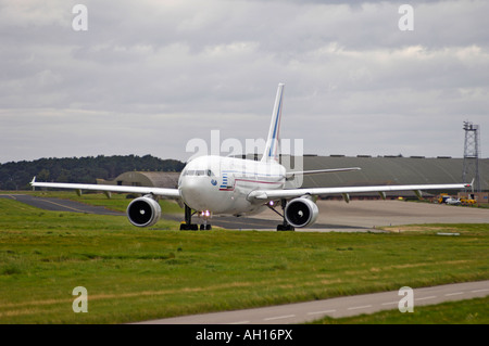 Französischer Airbus 310-340 basierend auf Charles de Gaulle (Roissy) Twin-Engine Verkehrsflugzeug gebaut von der Airbus-Konsortium Stockfoto