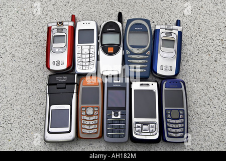 Acht Handys - nicht smart phones Stockfoto