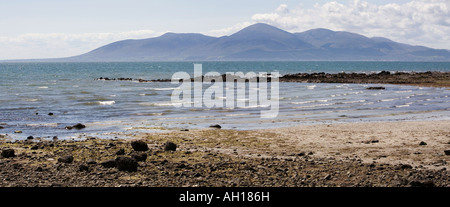 UK Nordirland County Down Dundrum Bay von Rossglass in Richtung Berge von Mourne Panorama Stockfoto