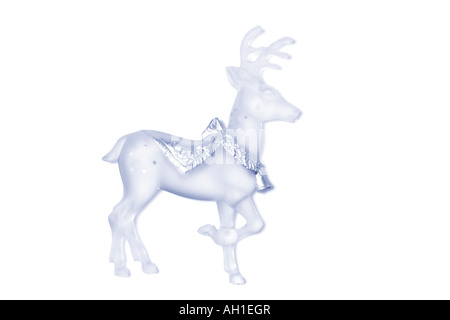 Christbaumschmuck auf weißem Hintergrund Stockfoto