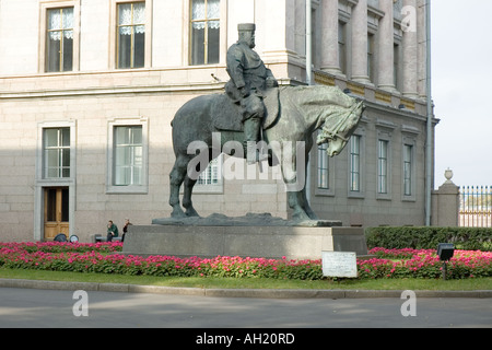 Statue von Alexander III., in der Nähe der Winterpalast in Sankt Petersburg Russland Stockfoto