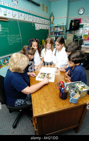 Educational Lernaktivitäten statt St Mary s katholische Pfarrkirche Grundschule in St. Clair, Michigan Stockfoto