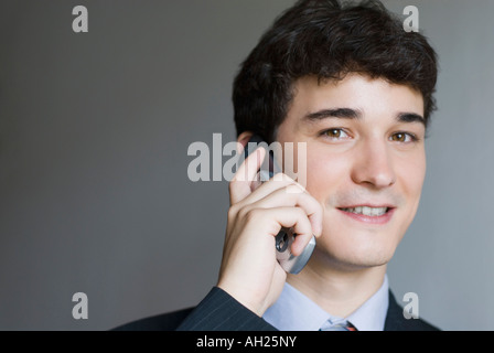 Porträt eines Geschäftsmannes telefonieren mit einem Handy Stockfoto