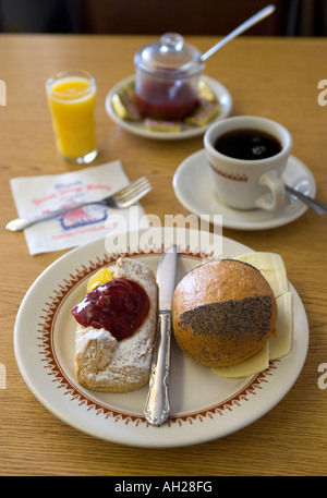 Frühstück bei Olsens Bäckerei in der dänischen Stadt Solvang California Stockfoto