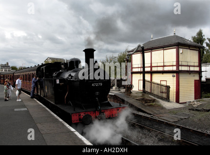 Dampfzug in Keighley Bahnhof, Keighley Wert Valley Railway, Yorkshire UK Stockfoto