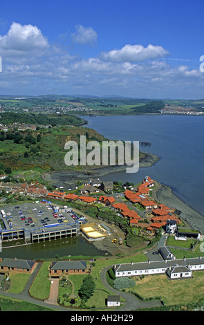 Blick über Deep Sea World in North Queensferry Dalgety Bay aus die Forth Rail Bridge Stockfoto