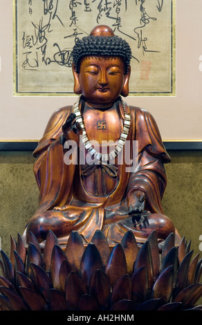 COPYRIGHT DOUG BLANE hölzerne Statue von Buddha Stockfoto