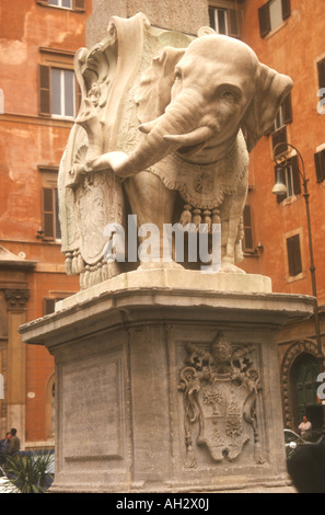 LEBENSECHTE ELEFANT SKULPTUR, DIE DIE BASIS DER BERNINIS BERÜHMTE PULCIANO DELLA MINERVA Stockfoto