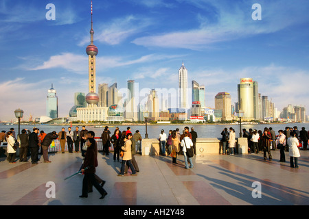 Skyline von Shanghai betrachtet aus dem Bund-China Stockfoto