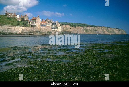 Blick über Robin Hoods Bay, Robin Hoods Bay Village, North York Moors Küste, North Yorkshire, England, UK Stockfoto