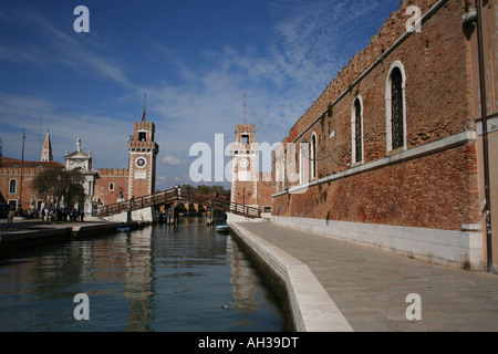 Eingang-Türme, Arsenale mit Rio Dell' Arsenale Venedig Italien September 2007 Stockfoto