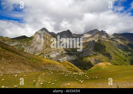 Blick auf die Berge in der Nähe von Lac d'Artouste im Parc National des Pyrenäen südwestlichen Frankreich Europa Stockfoto