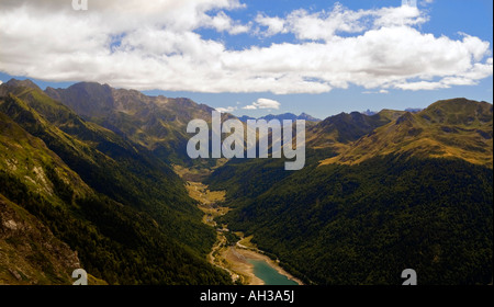 Blick auf die Berge in der Nähe von Lac de Fabreges im Parc National des Pyrenäen südwestlichen Frankreich Europa Stockfoto