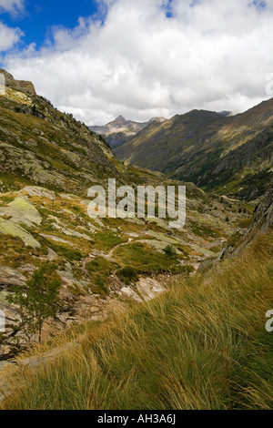 Blick auf die Berge in der Nähe von Lac d'Artouste im Parc National des Pyrenäen südwestlichen Frankreich Europa Stockfoto