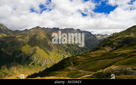 Blick auf die Berge in der Nähe von Lac d'Artouste im Parc National des Pyrenäen südwestlichen Frankreich Europa Stockfoto