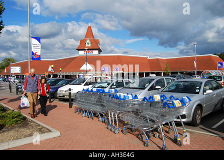 Tesco-Supermarkt, Norden von Bracknell, Berkshire, England, Vereinigtes Königreich Stockfoto