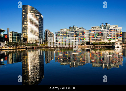 Melbourne Docklands / The Melbourne Skyline von Victoria Harbour in Melbourne Victoria Australien gesehen. Stockfoto