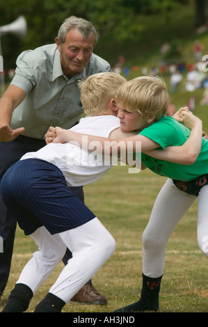 Kinder Cumberland Wrestling bei Ambleside Sports, Lake District, Großbritannien Stockfoto