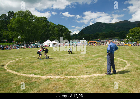 Kinder Cumberland Wrestling bei Ambleside Sports, Lake District, Großbritannien Stockfoto