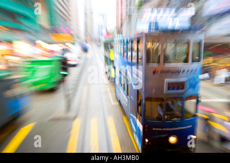 Straßenbahnen in Wanchai verschwommen Bewegung Hong Kong China Stockfoto