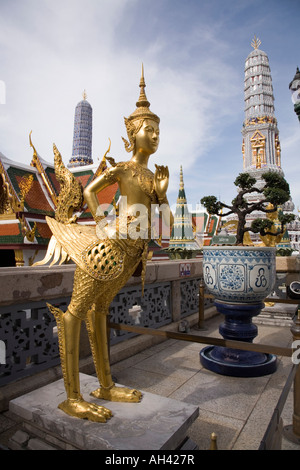 Kinora oder Garuda im Wat Phra Kaew auf dem Gelände des Grand Palace Bangkok, Thailand. Stockfoto