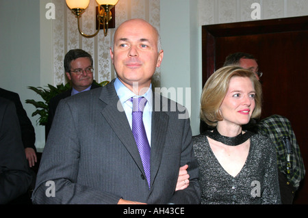 Iain Duncan Smith Tory MP und ehemaliger Führer der Tory-Partei mit Frau Elisabeth Tory Konferenz Oct 2003 Stockfoto