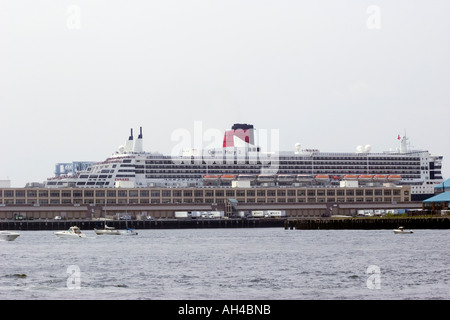 Queen Sie Mary 2 in Boston, Massachusetts, USA 4. Juli 2006 Stockfoto