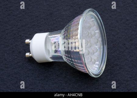 Ultra effiziente moderne GU10 Lampen mit LEDS verbrauchen nur 1 5W Strom liefern um 15w Licht UK Stockfoto