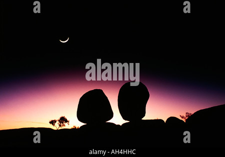 Twilight und Moon Devils Marbles, Tennant Creek, Northern Territory, Australien Stockfoto