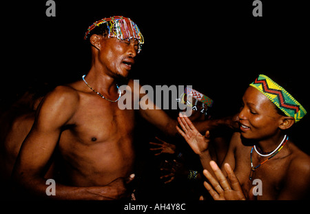 San Bushman tanzen Kalahari Wüste Namibia Stockfoto