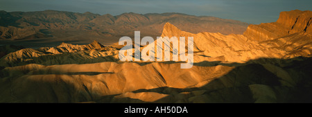 Vereinigte Staaten von Amerika, Kalifornien, Death Valley National Park, Zabriskie Point bei Sonnenaufgang Panorama Stockfoto