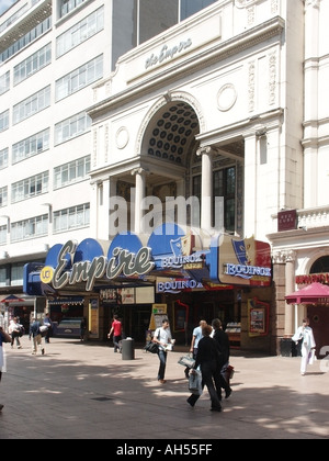 Empire UCI Cinema Haupteingang der Anlage um 2002 Equinox Diskothek Tanzsaal Nightclub Veranstaltungsort in Leicester Square West End London England Großbritannien Stockfoto