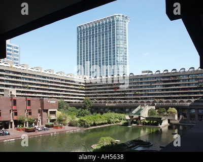 Stadt von London Barbican-Komplex umfasst Bestandteil der Guildhall School of Music and Drama Stockfoto