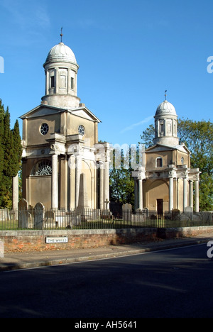 Mistley Türme Manningtree in der Nähe von kleinen Hafen neben den Fluss Stour Twin Tower bleibt der Kirche, entworfen von Robert Adams Stockfoto