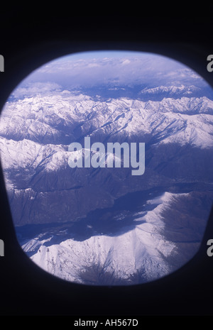 Italienische Alpen Italien Luftbild der Fenster eines Flugzeugs. HOMER SYKES Stockfoto