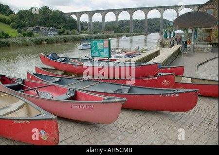 Kanus für eine Sllipway neben dem Fluss Tamar Calstock Cornwall Großbritannien ausgearbeitet Stockfoto