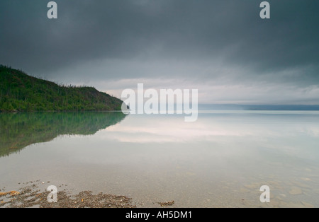 See Skilak an einem regnerischen Tag Kenai National Wildlife Refuge Kenai-Halbinsel Alaska USA Stockfoto