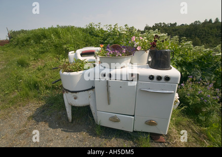 Blumentöpfe auf einem alten Herd Ninilchik in der Nähe von Homer Alaska USA Stockfoto