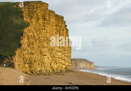 Klippen und Strand von West Bay nr Bridport Dorset Great Britain Stockfoto