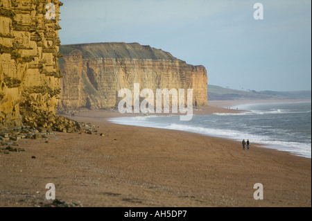 Klippen und Strand von West Bay nr Bridport Dorset Great Britain Stockfoto