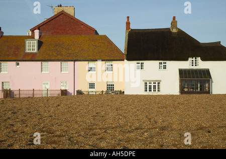 Direkt am Strand Ferienhäuser in West Bay nr Bridport Dorset Great Britain Stockfoto