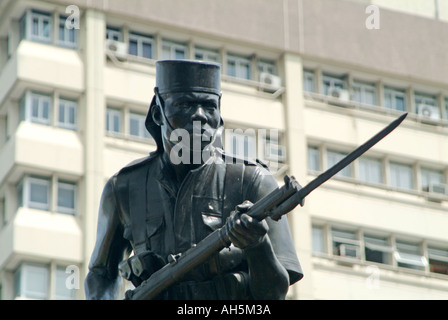 Statue in Erinnerung an die afrikanischen Soldaten WWI in Daressalam. Tansania, Afrika Stockfoto
