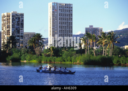 Outrigger Canoe Ala Wai Kanal Waikiki Oahu Hawaii Stockfoto