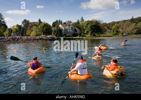 Riesigen Kürbis-Regatta am Pumpkinfest, eine Veranstaltung in Cooperstown, Otsego County, New York. Stockfoto